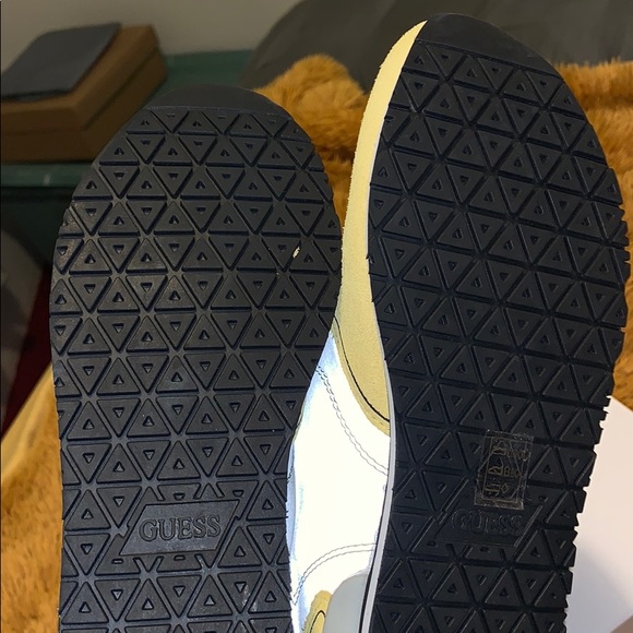 Guess - Picture 5 of 5